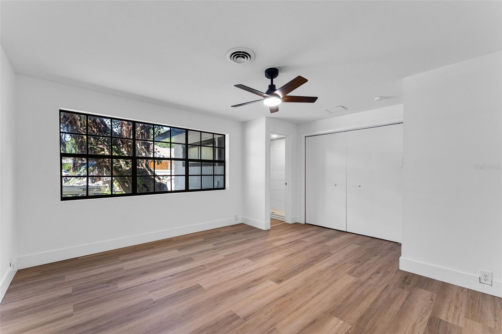 Image 19 of 52 For 214 18th Street