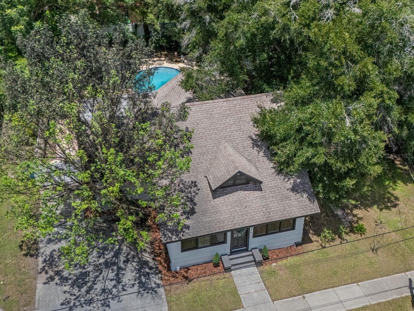 Image 2 of 52 For 214 18th Street