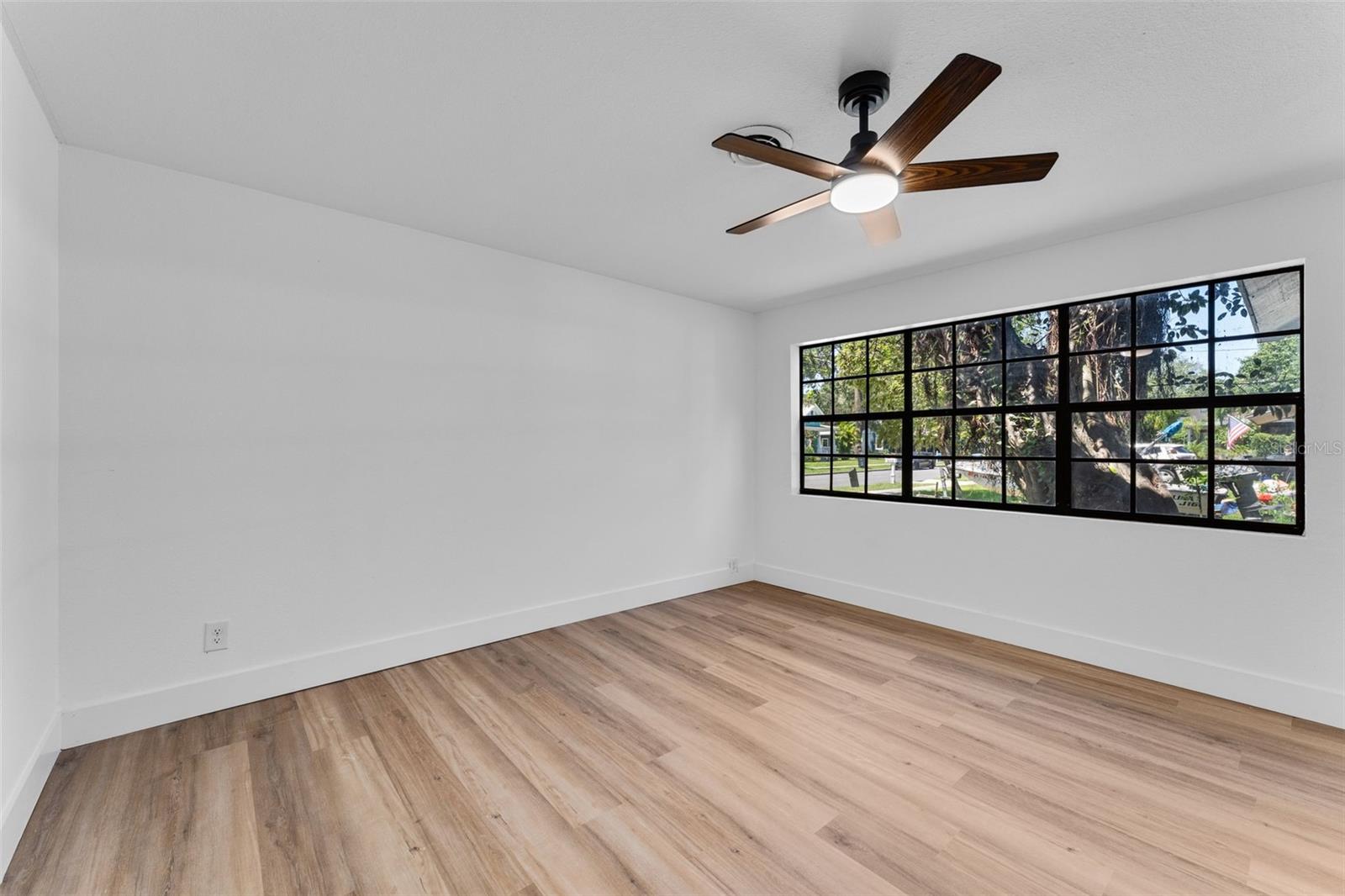 Image 20 of 52 For 214 18th Street