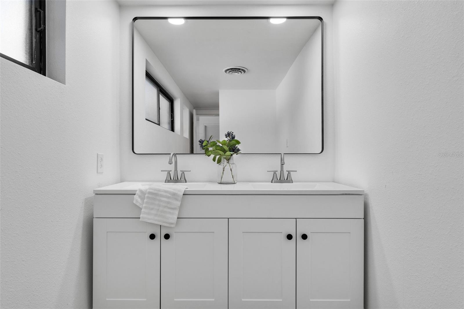 Image 21 of 52 For 214 18th Street
