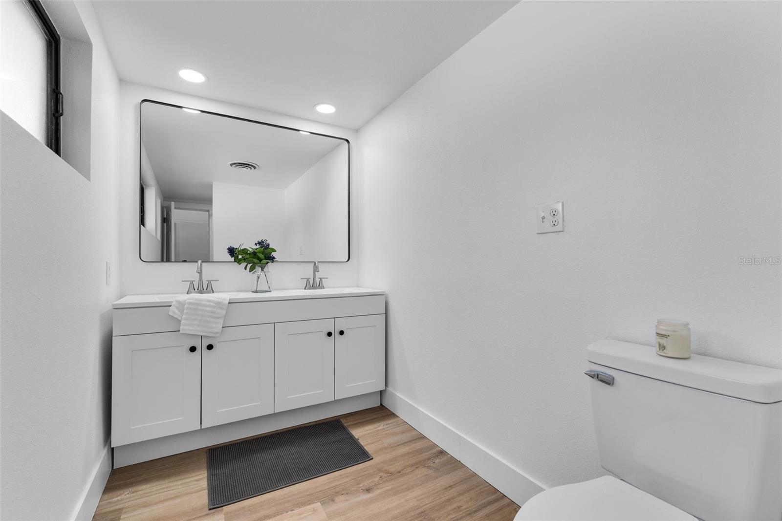 Image 23 of 52 For 214 18th Street