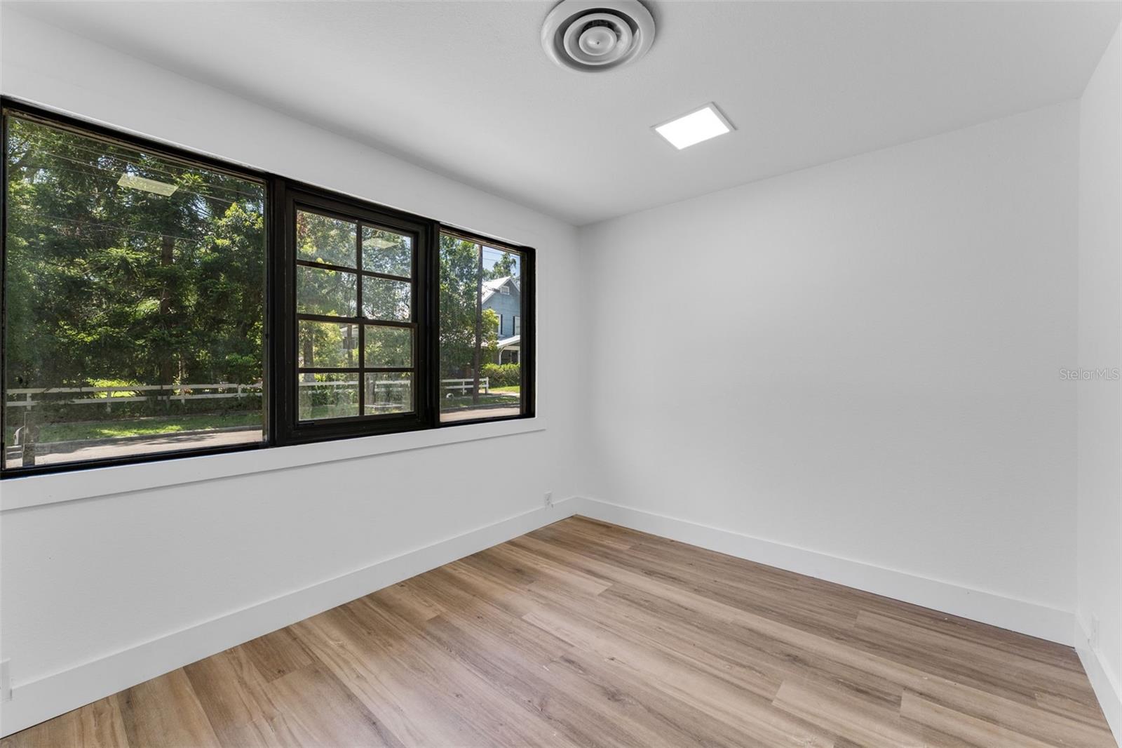 Image 25 of 52 For 214 18th Street