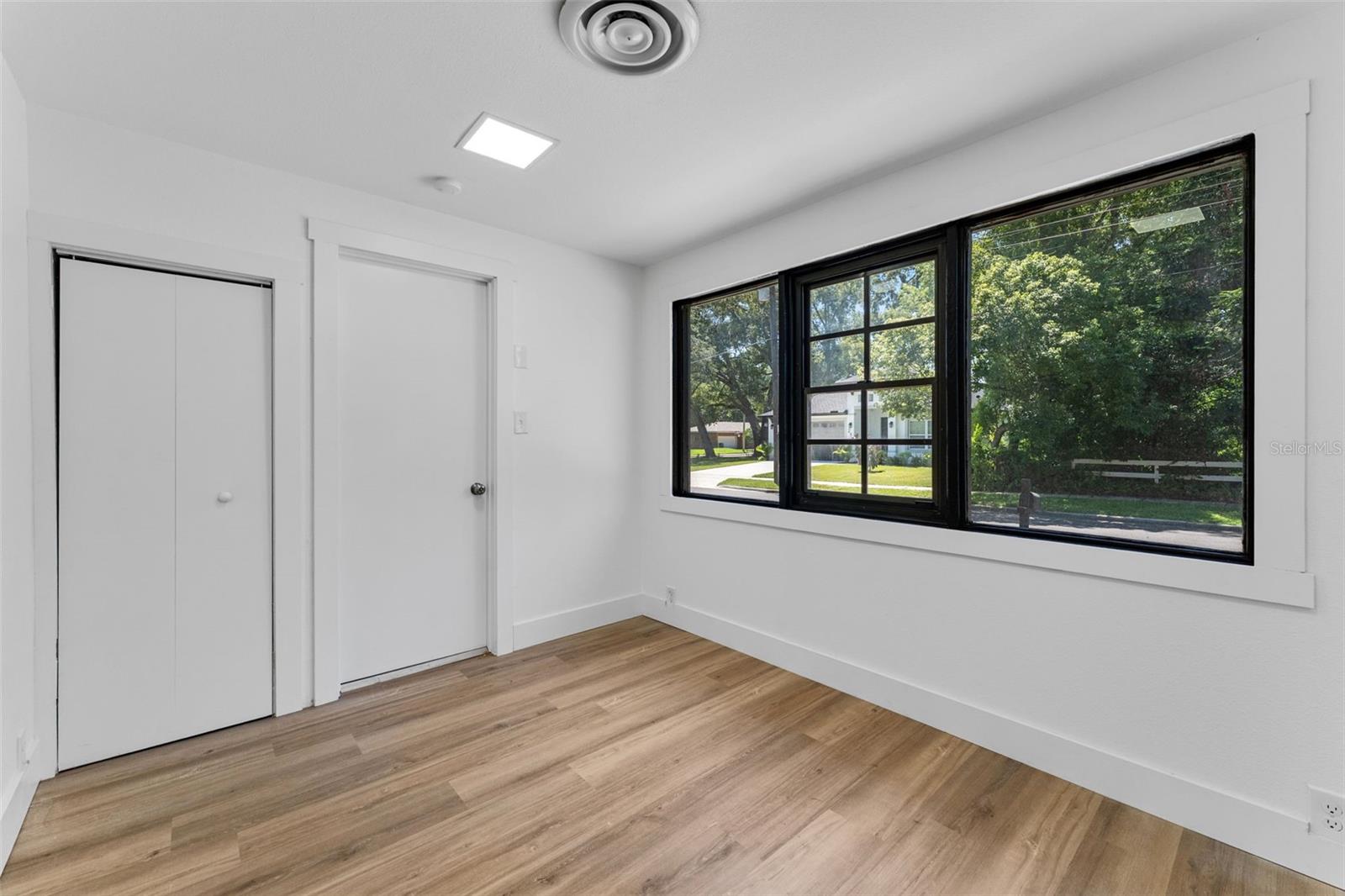 Image 27 of 52 For 214 18th Street