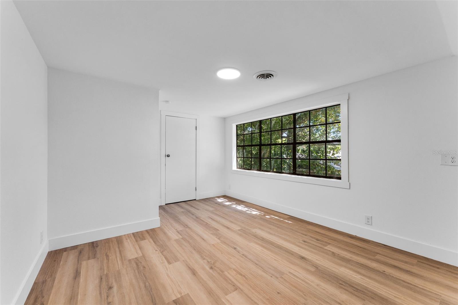 Image 28 of 52 For 214 18th Street