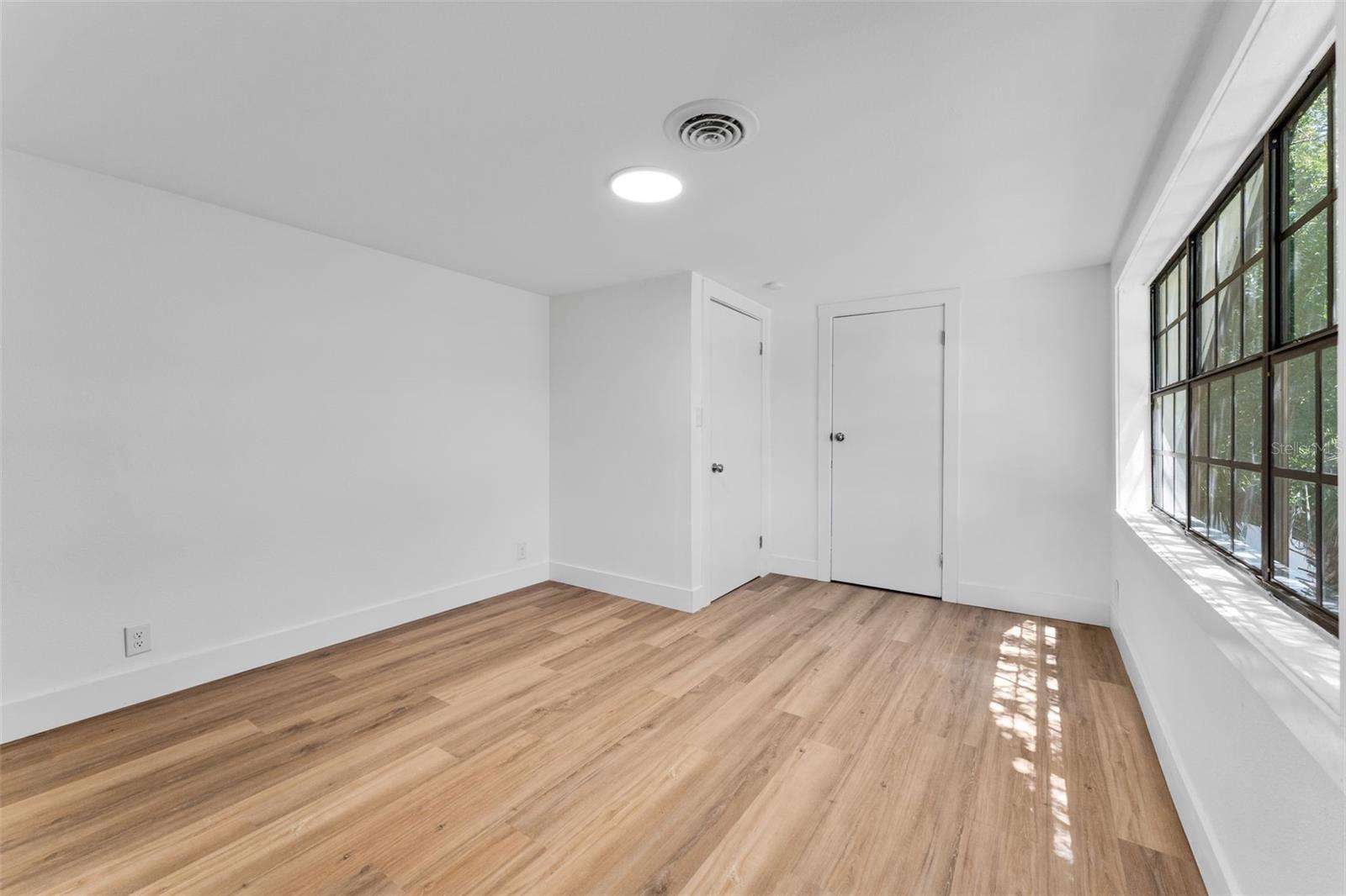 Image 31 of 52 For 214 18th Street