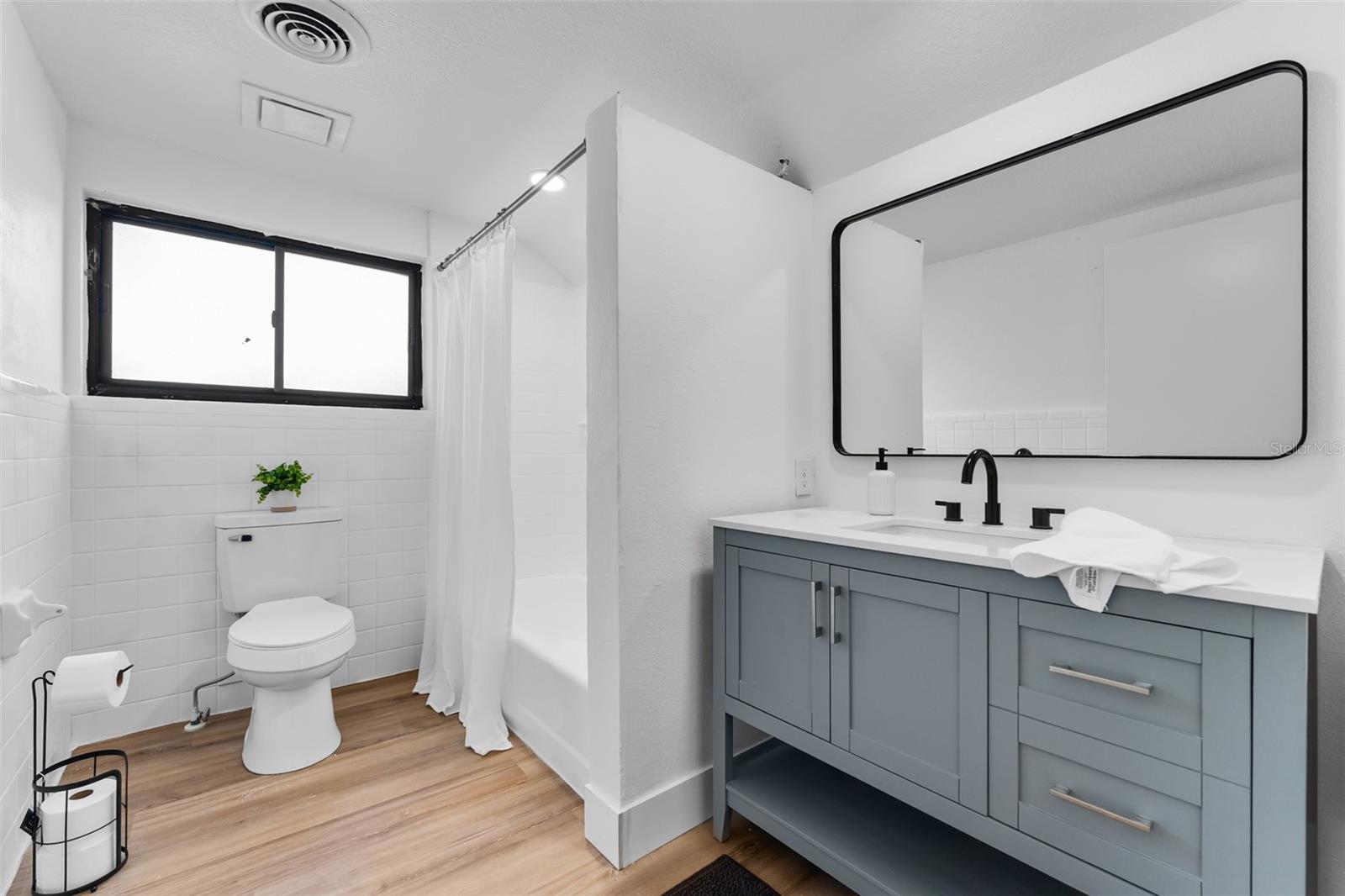 Image 33 of 52 For 214 18th Street