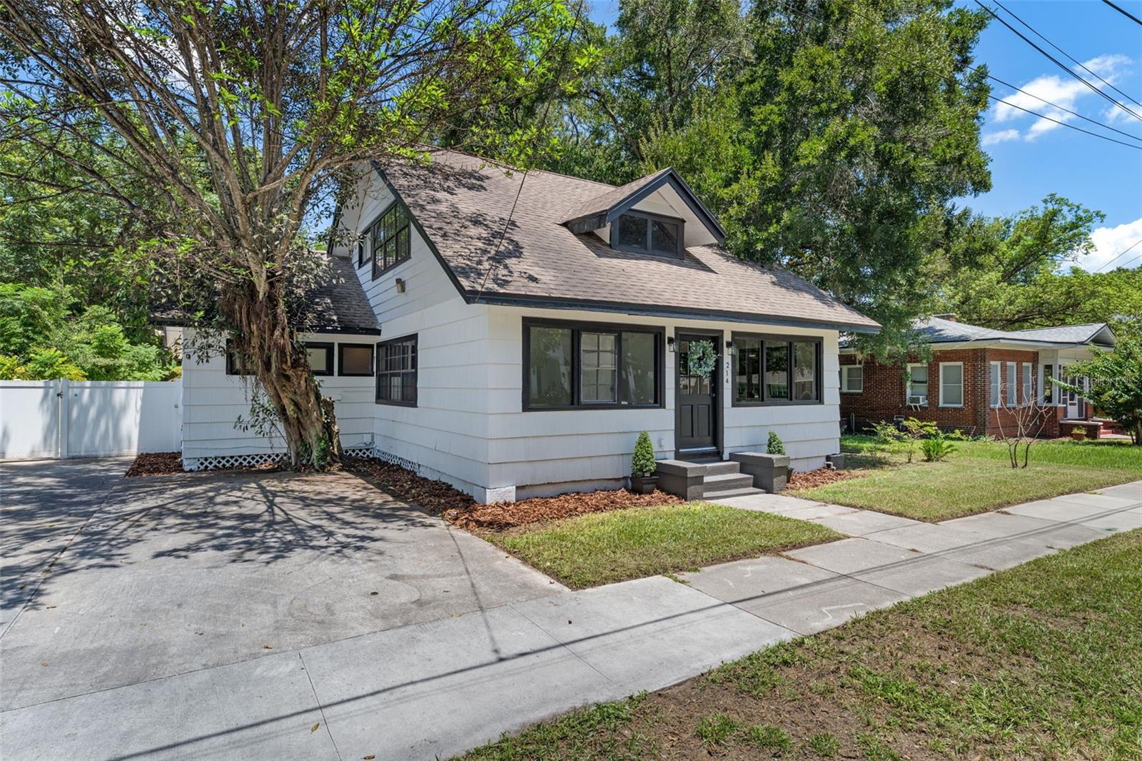 Image 4 of 52 For 214 18th Street