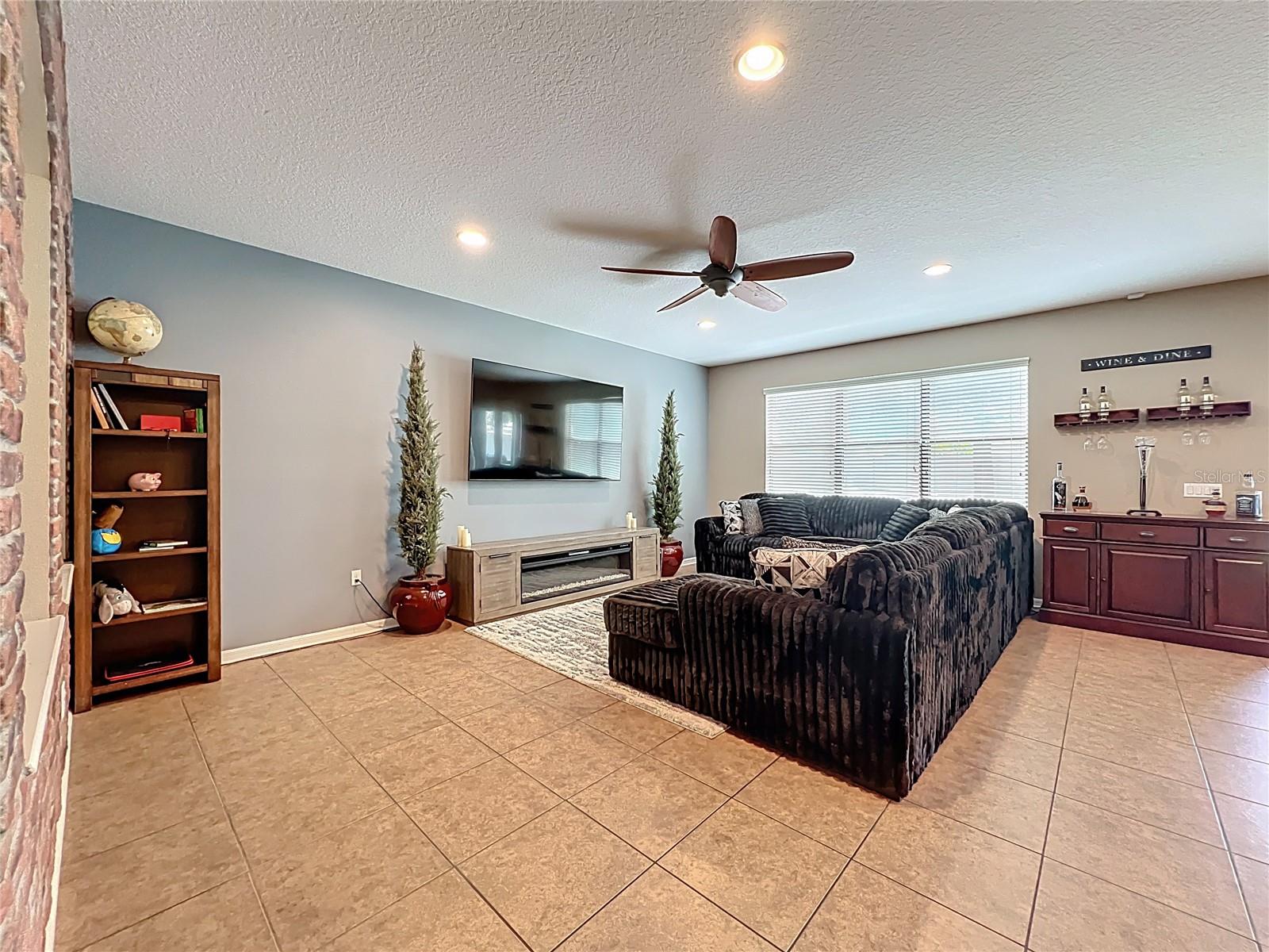 Image 15 of 52 For 10110 Armando Circle
