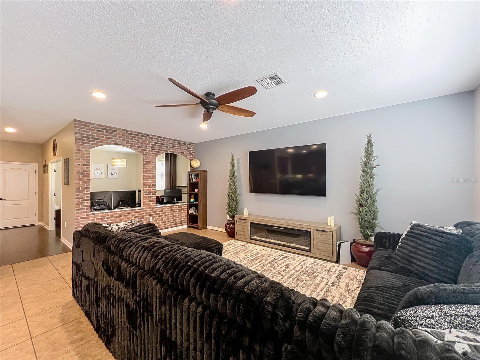 Image 17 of 52 For 10110 Armando Circle