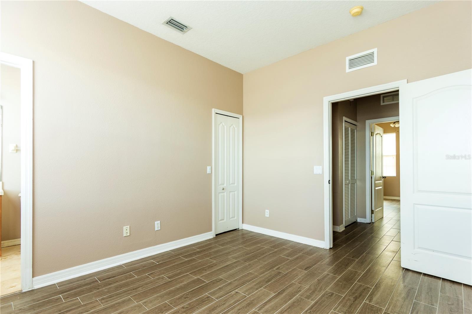 Image 17 of 28 For 13754 Daniels Landing Circle