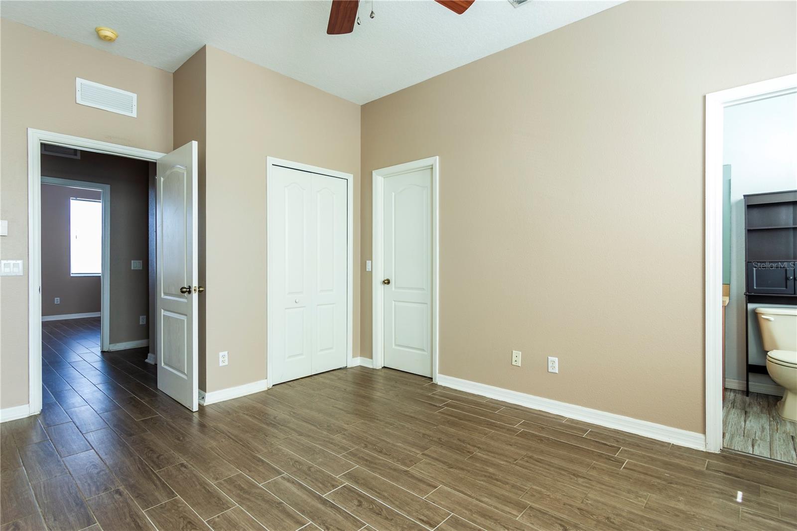 Image 21 of 28 For 13754 Daniels Landing Circle