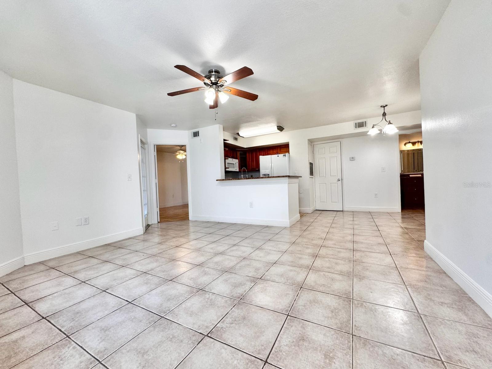 Image 4 of 11 For 429 Fountainhead Circle 122
