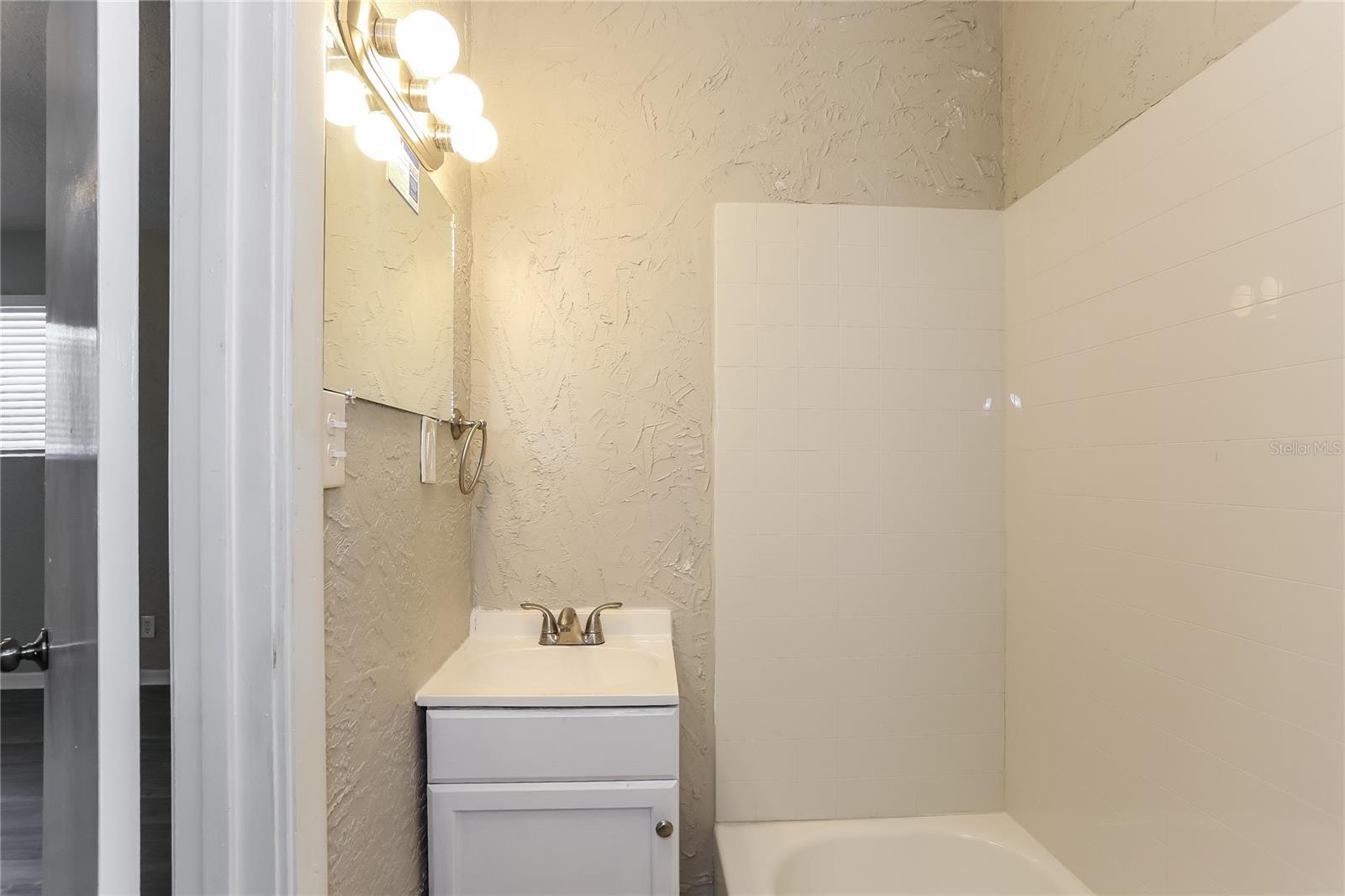 Image 12 of 16 For 2124 Almeria Way S