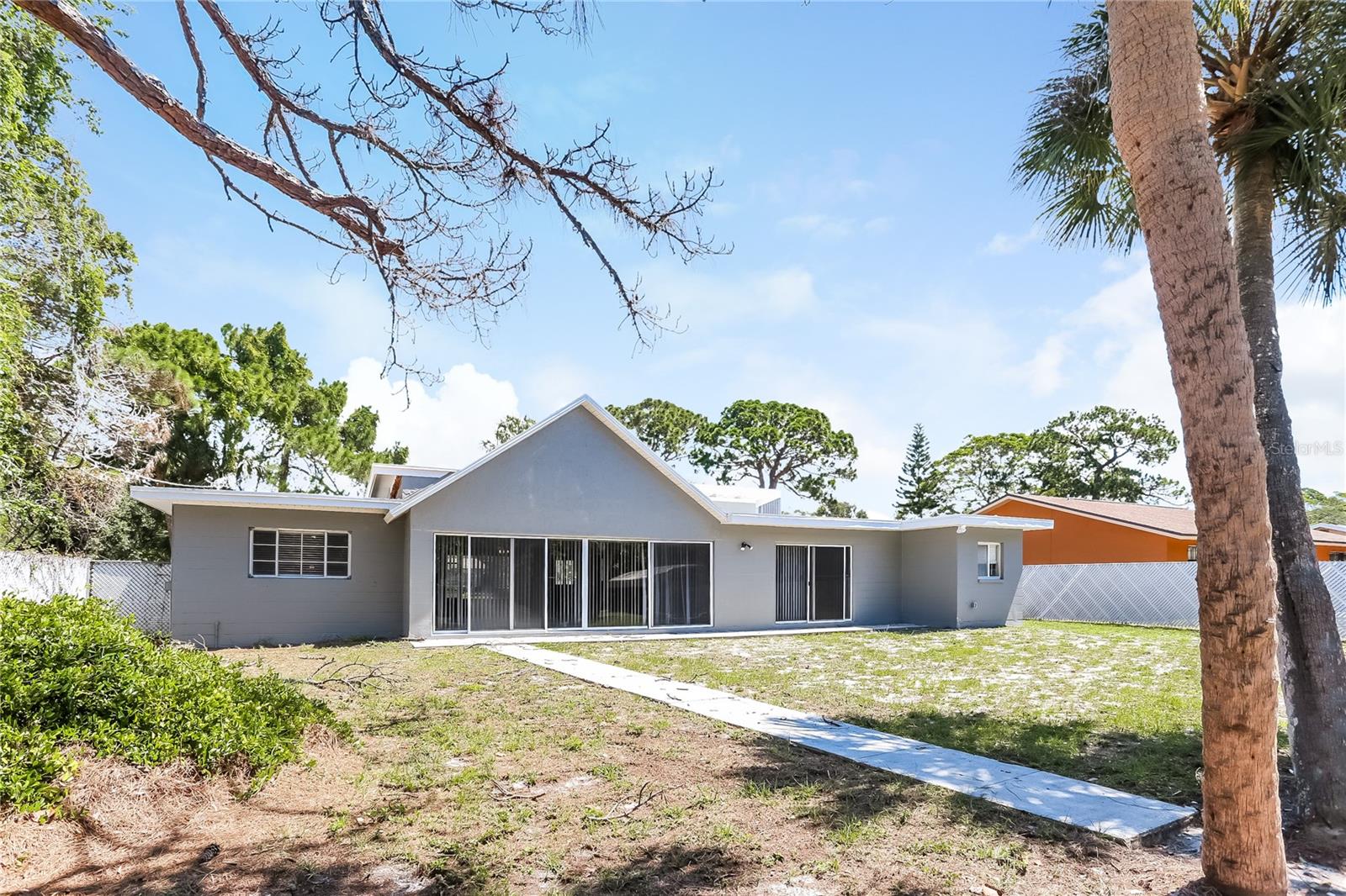 Image 15 of 16 For 2124 Almeria Way S