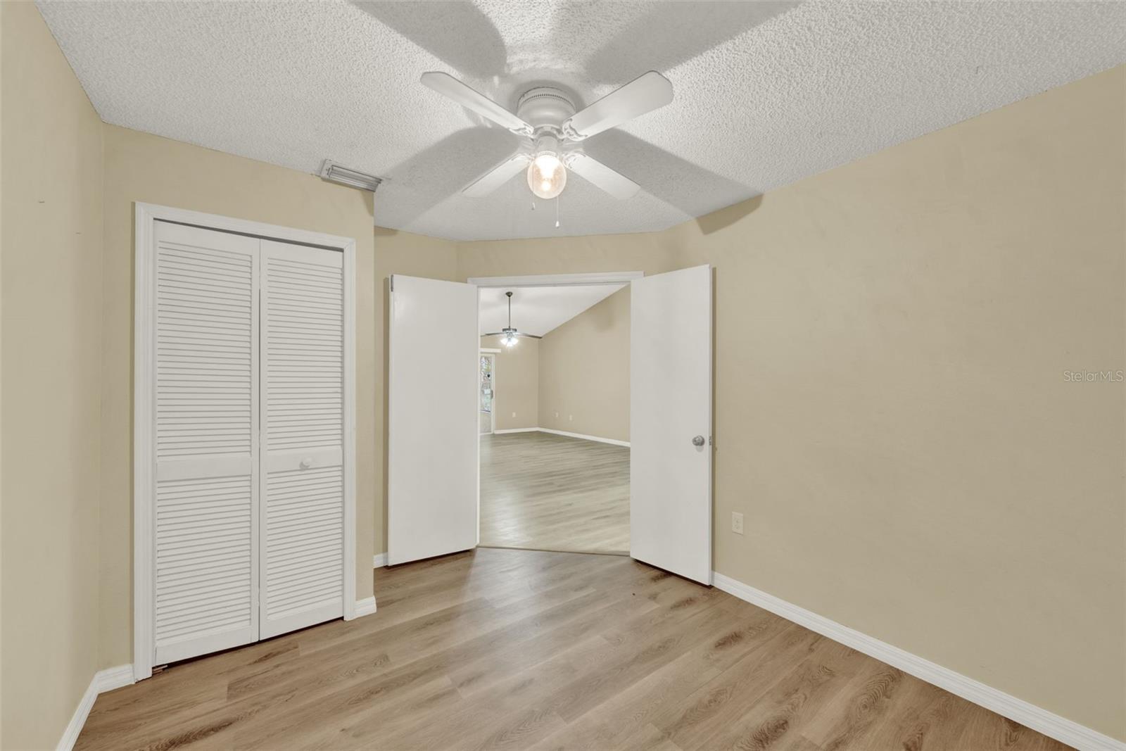 Image 10 of 18 For 5340 Old Oak Tree Drive