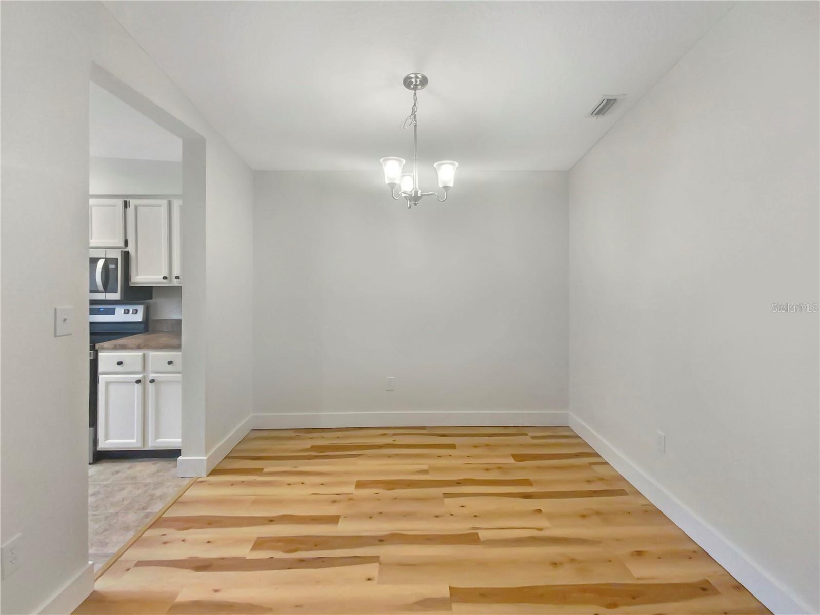 Image 9 of 22 For 232 Riverbend Drive 201