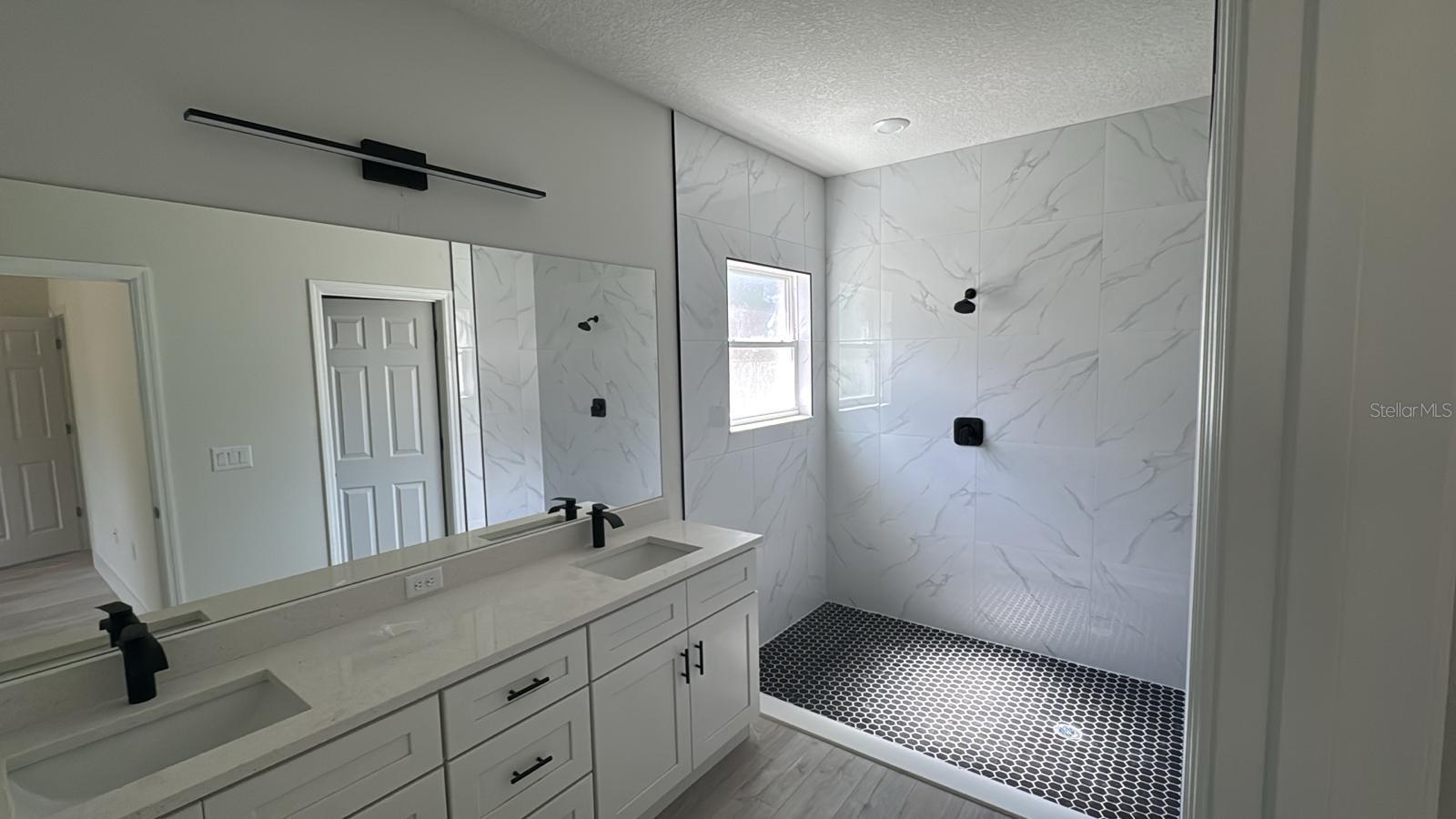 Image 2 of 5 For 1481 Landmark Drive