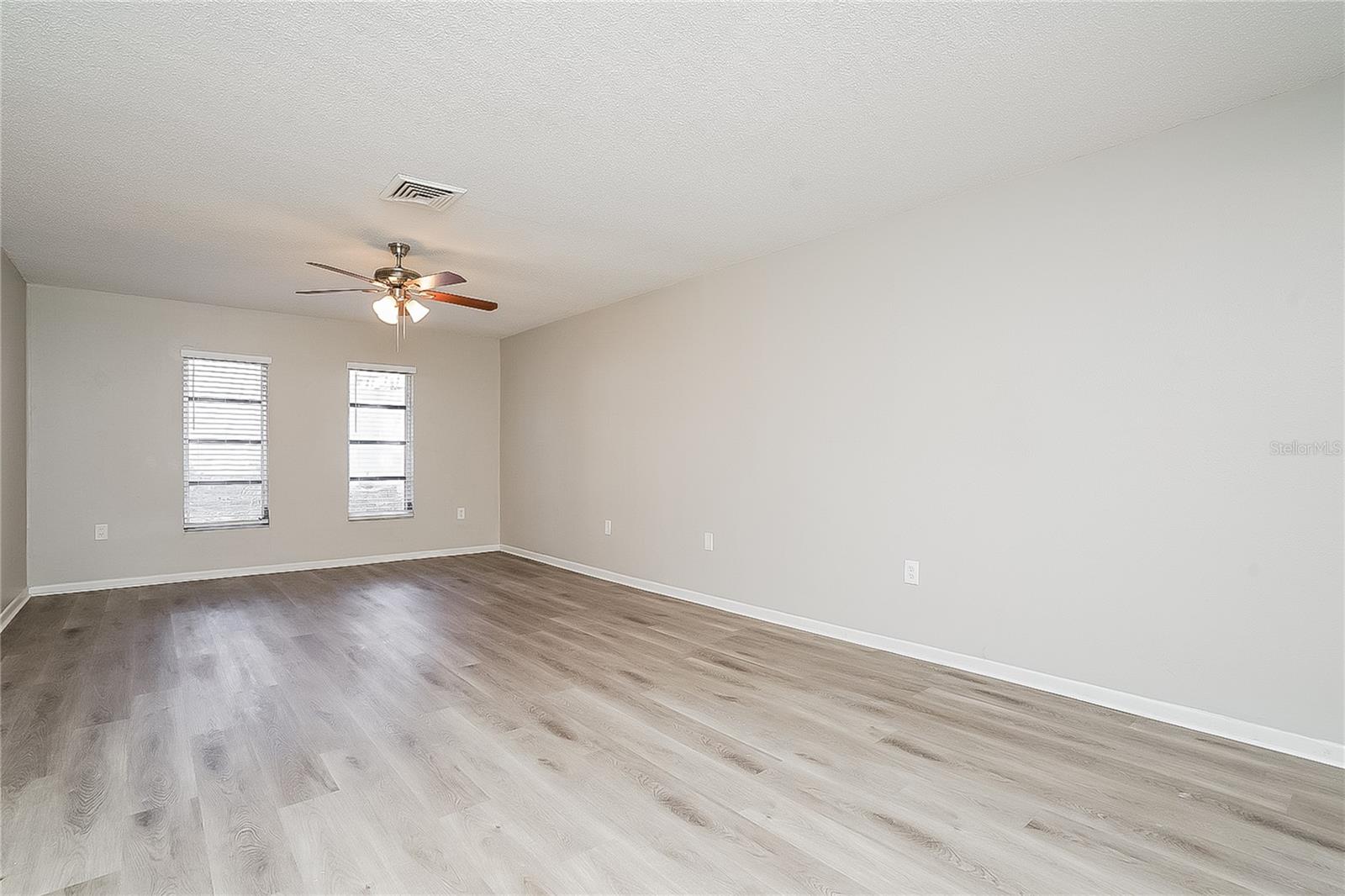 Image 7 of 16 For 3 Bay Hill Court