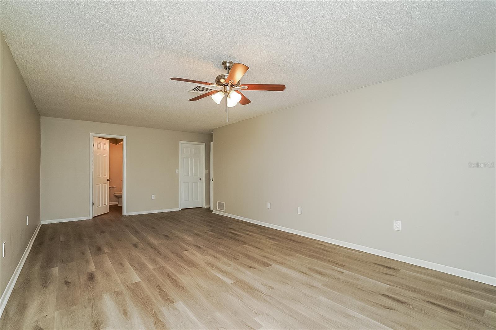 Image 8 of 16 For 3 Bay Hill Court