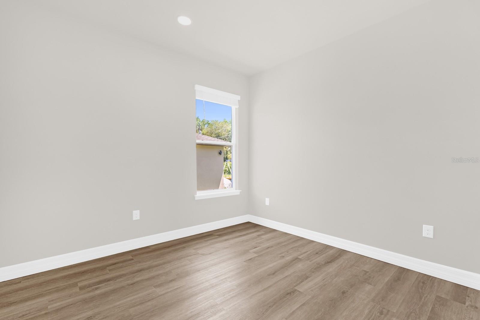 Image 15 of 27 For 2547 El Capitan Drive