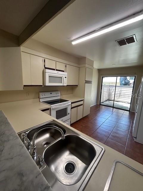 Image 6 of 21 For 564 Albany Place