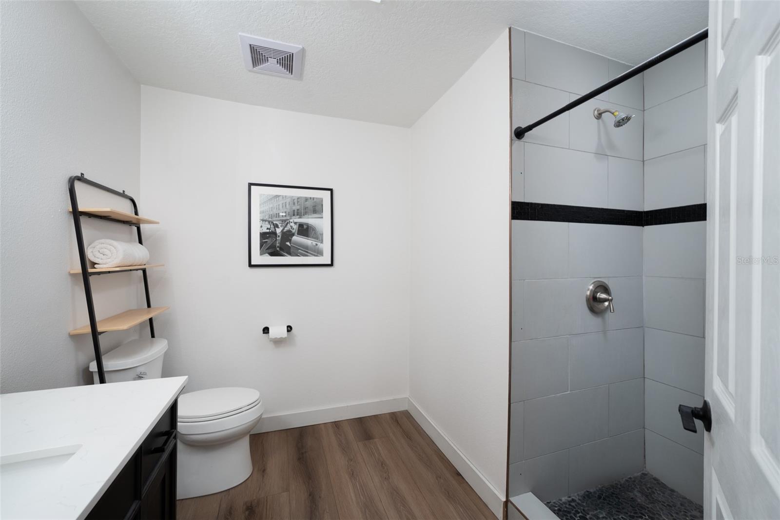 Image 33 of 42 For 496 Par Street 4