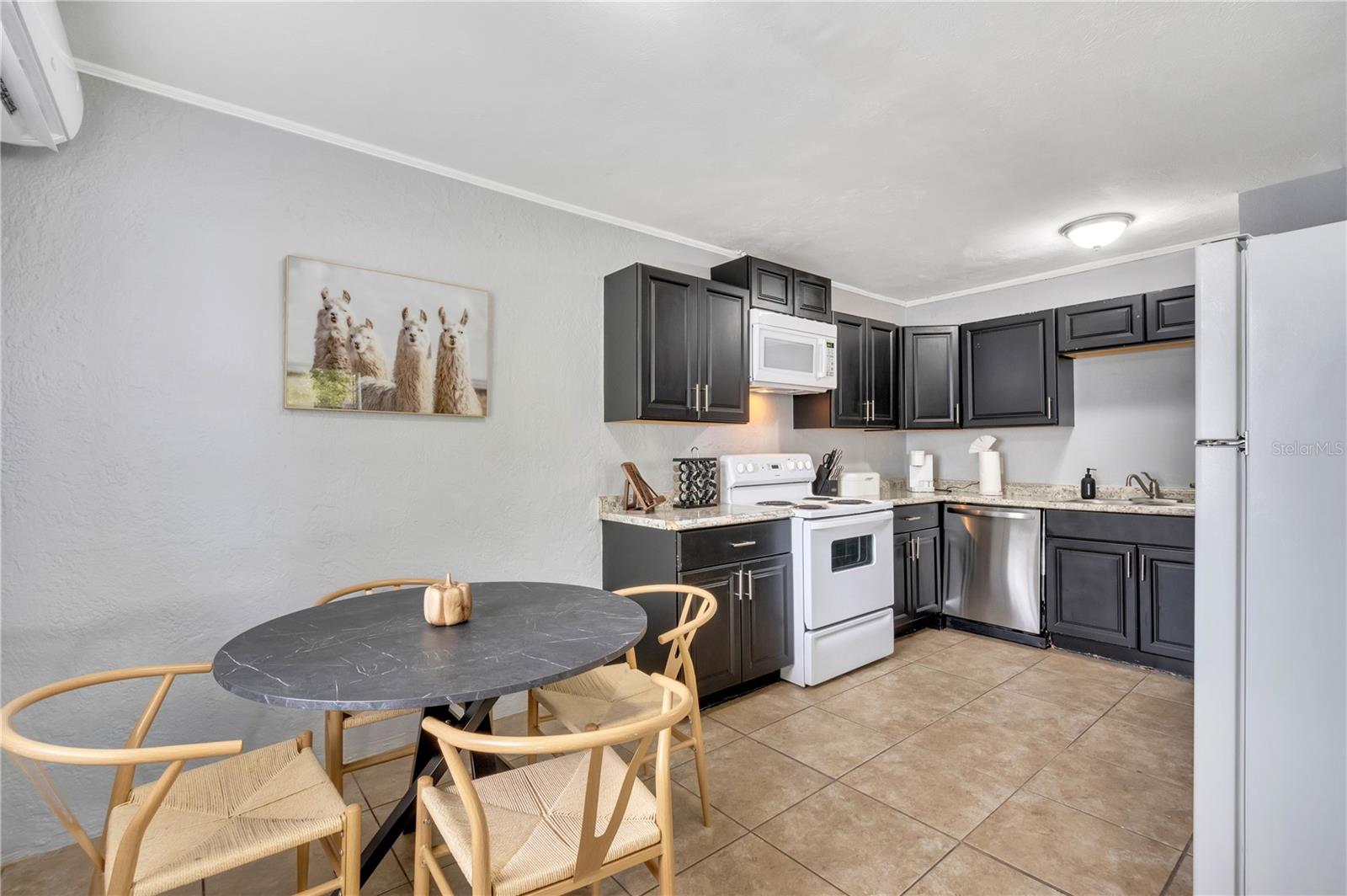 Image 11 of 22 For 415 Hyer Avenue A