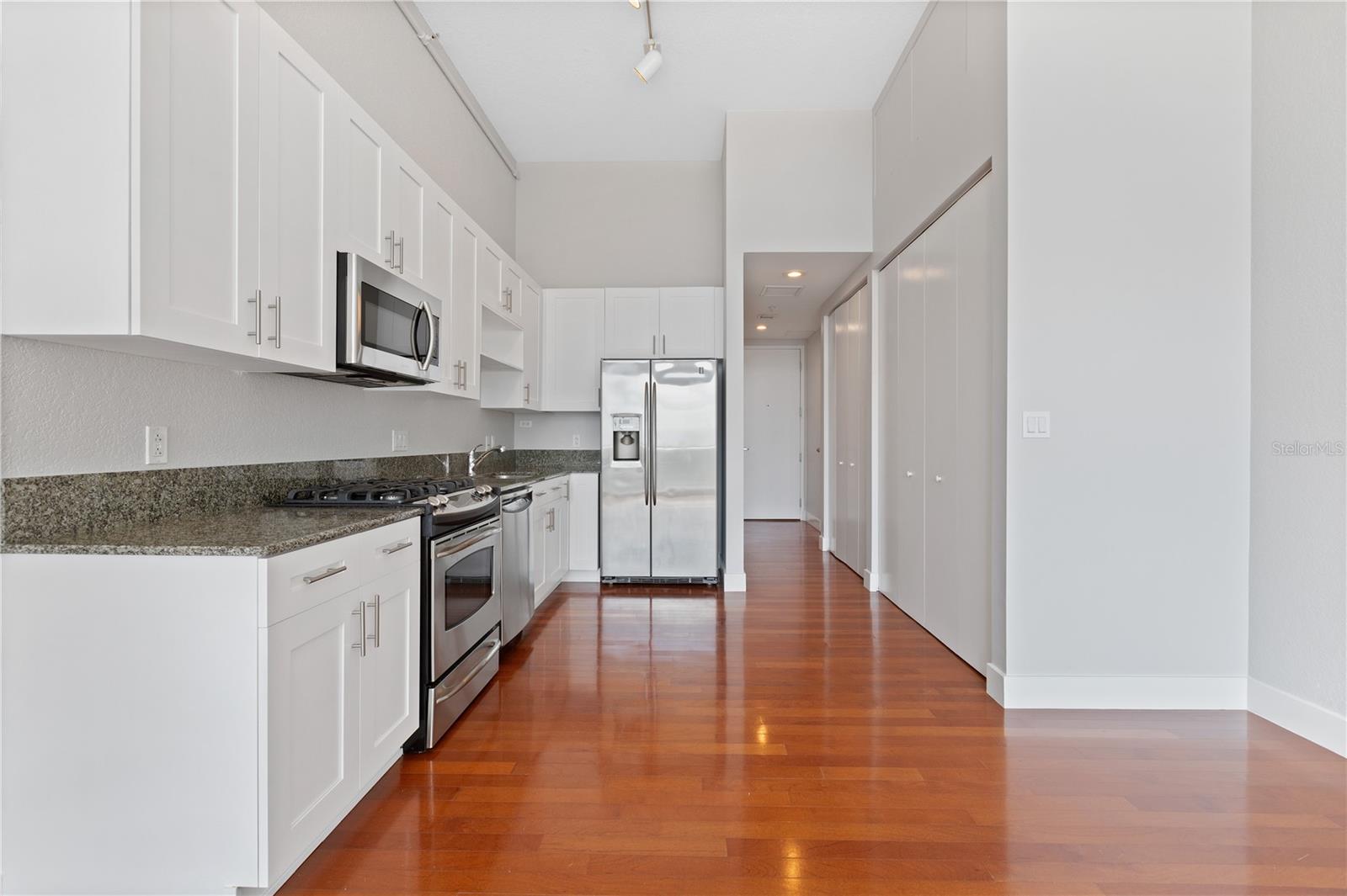 Image 14 of 35 For 150 Robinson Street 615