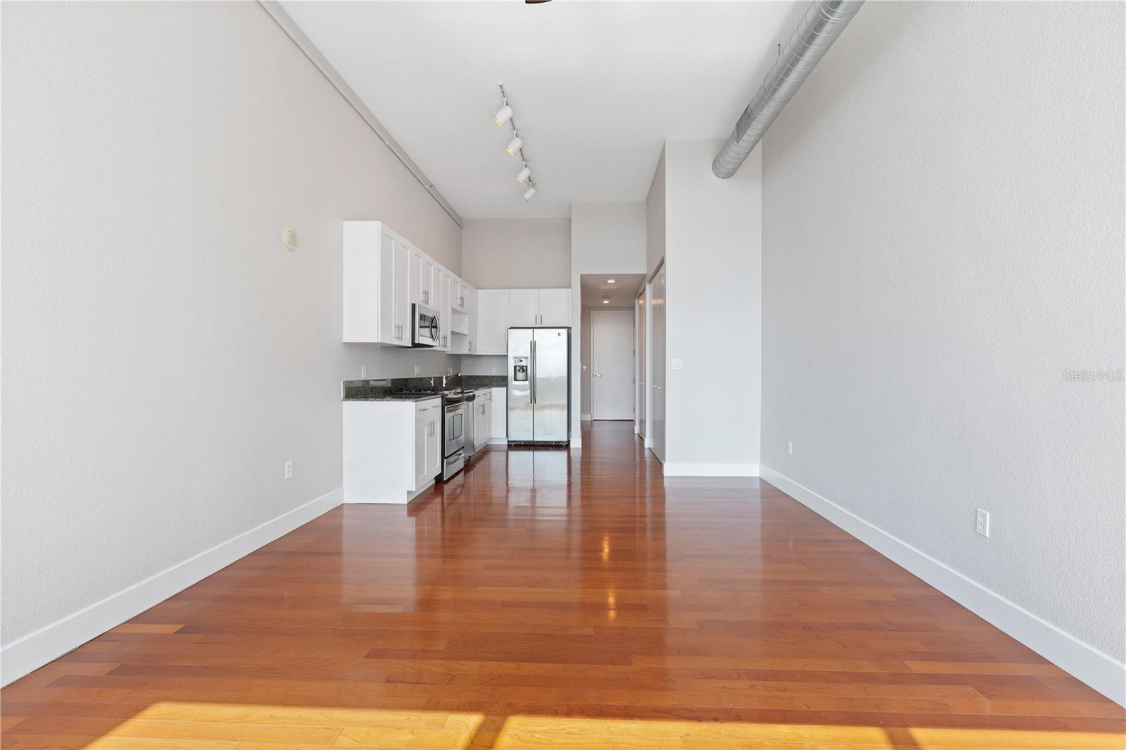 Image 18 of 35 For 150 Robinson Street 615