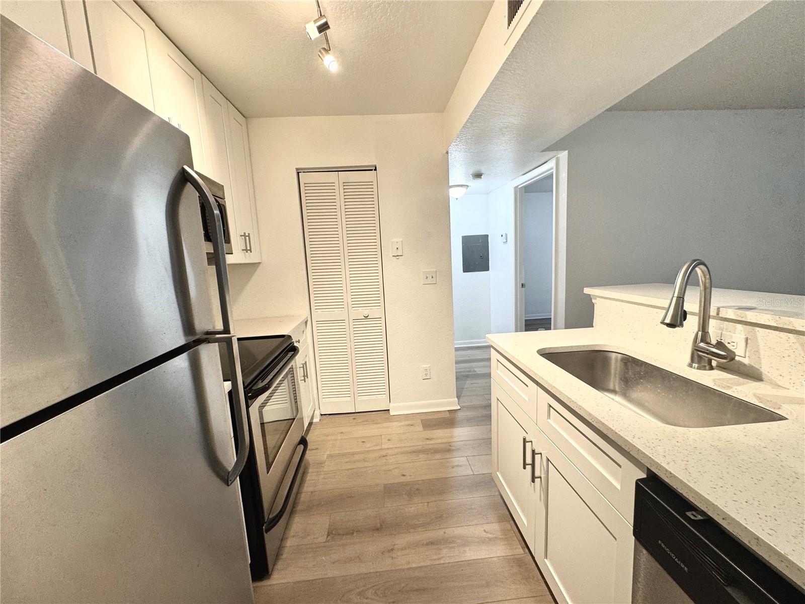 Image 6 of 16 For 11532 Westwood Boulevard 613