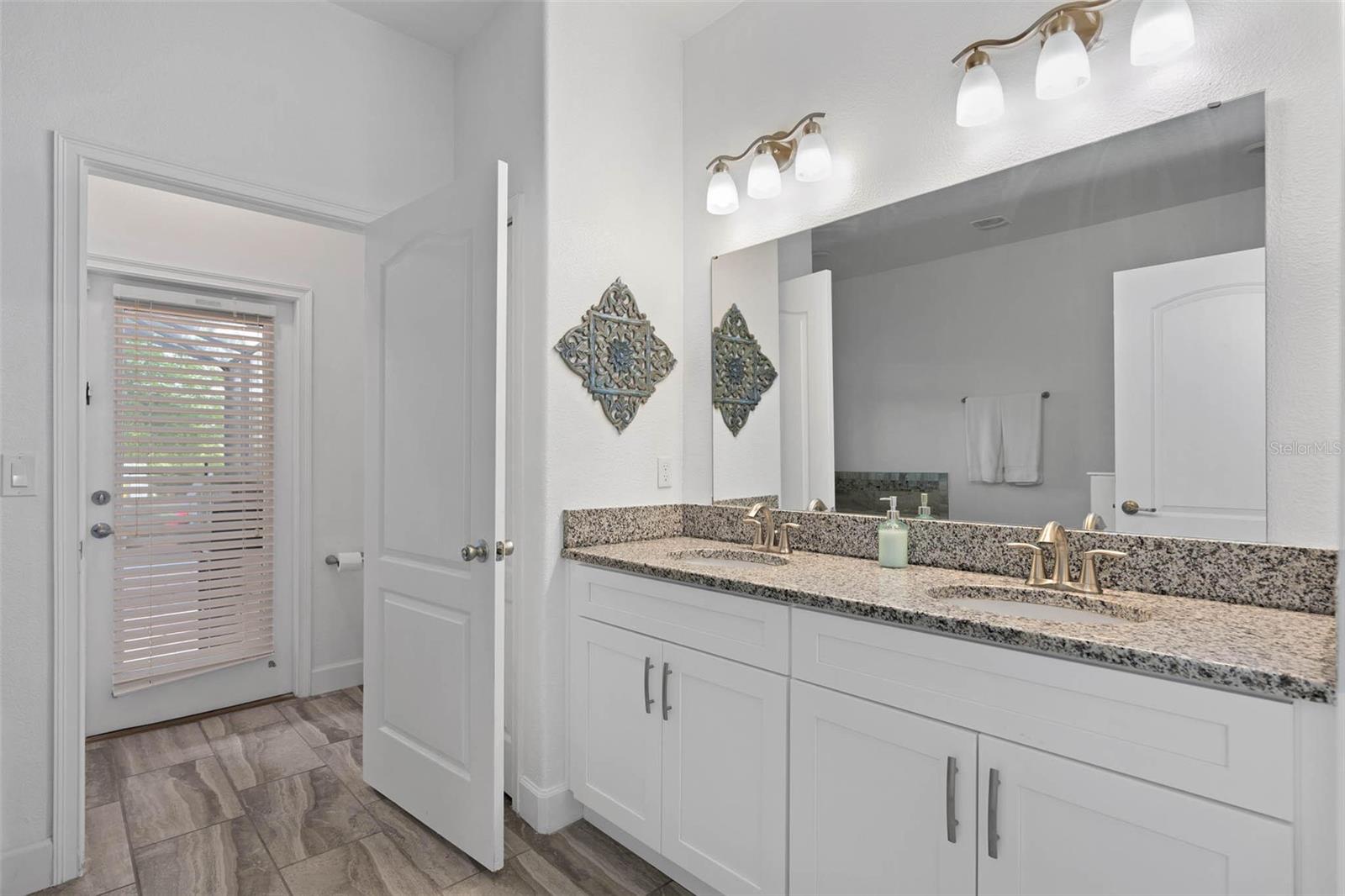 Image 18 of 61 For 1403 Moon Valley Drive