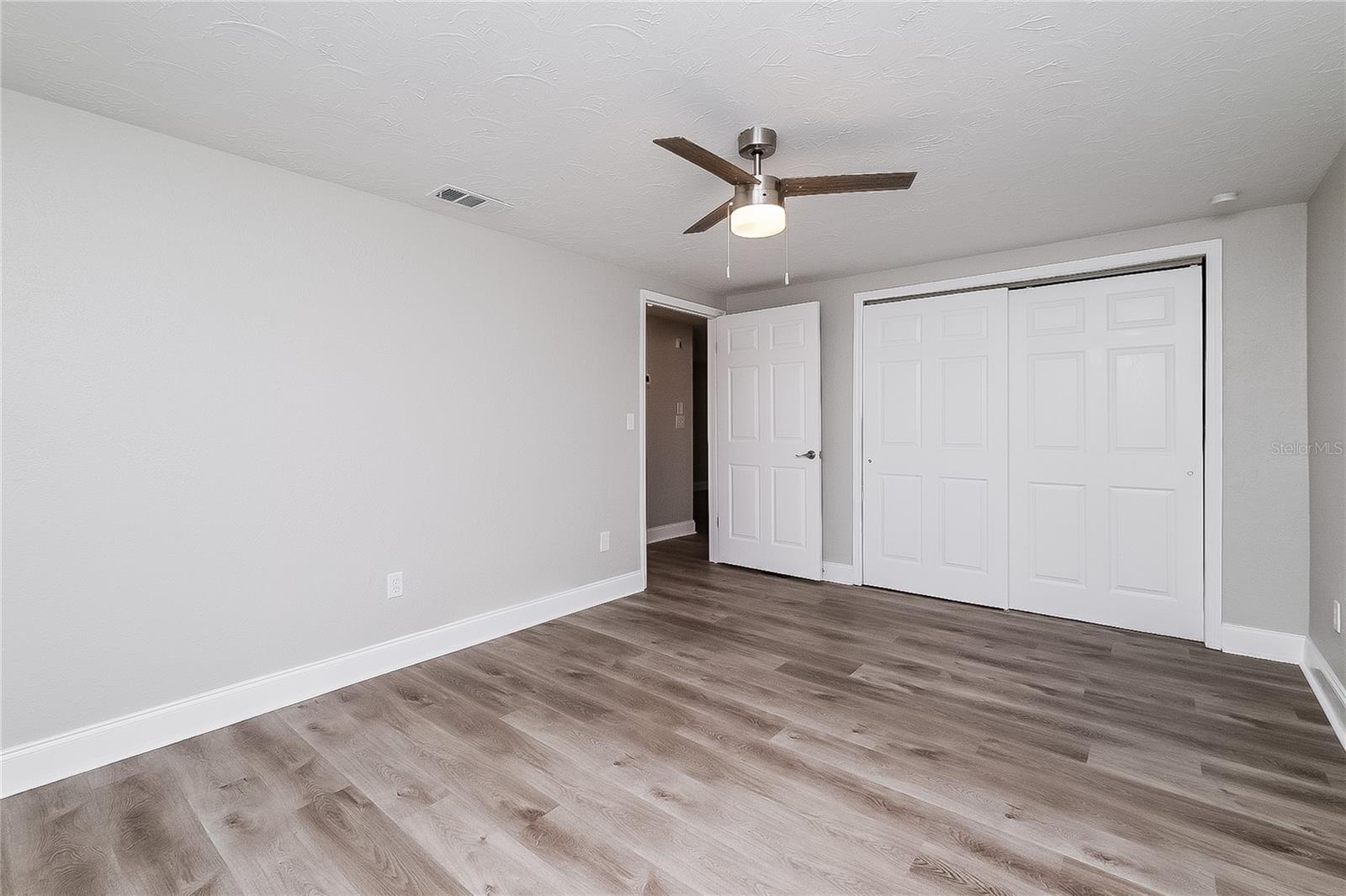 Listing photo id 9 for 6040 7th Avenue