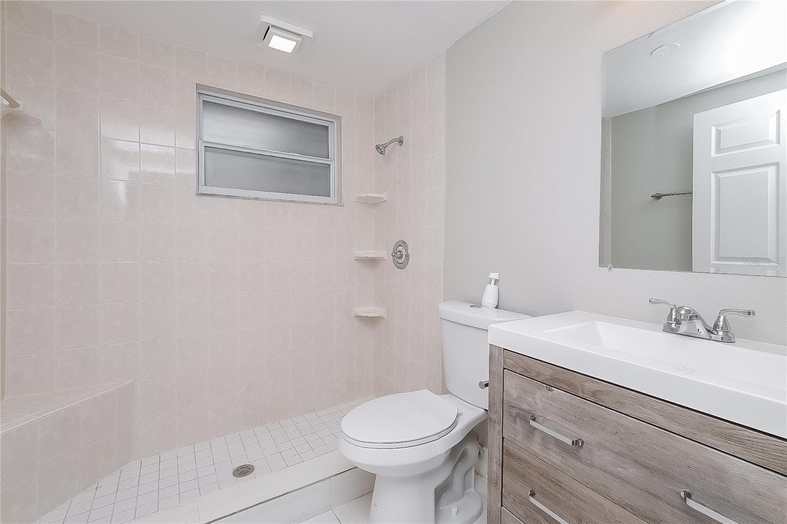 Listing photo id 12 for 6040 7th Avenue