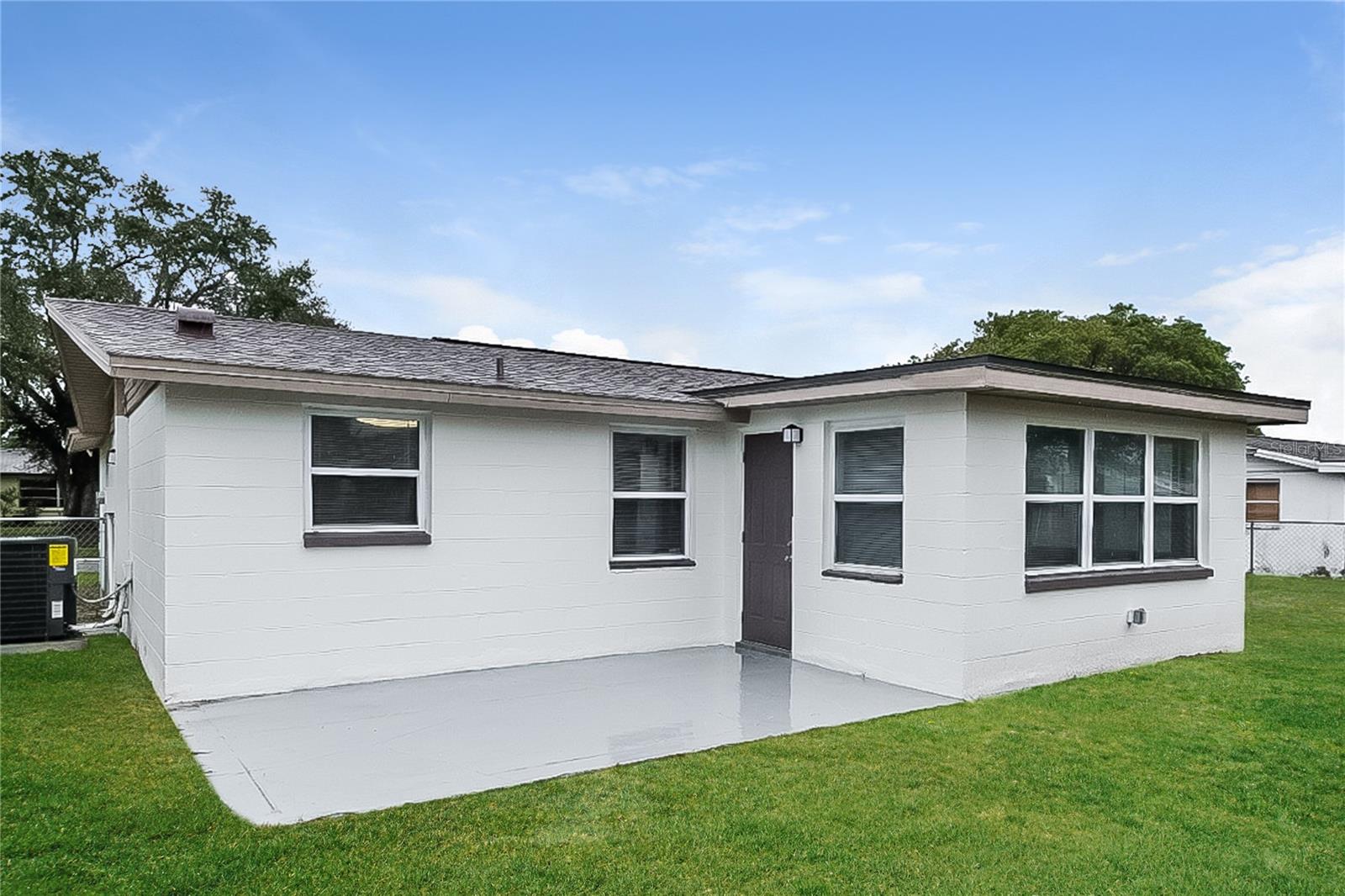 Listing photo id 14 for 6040 7th Avenue