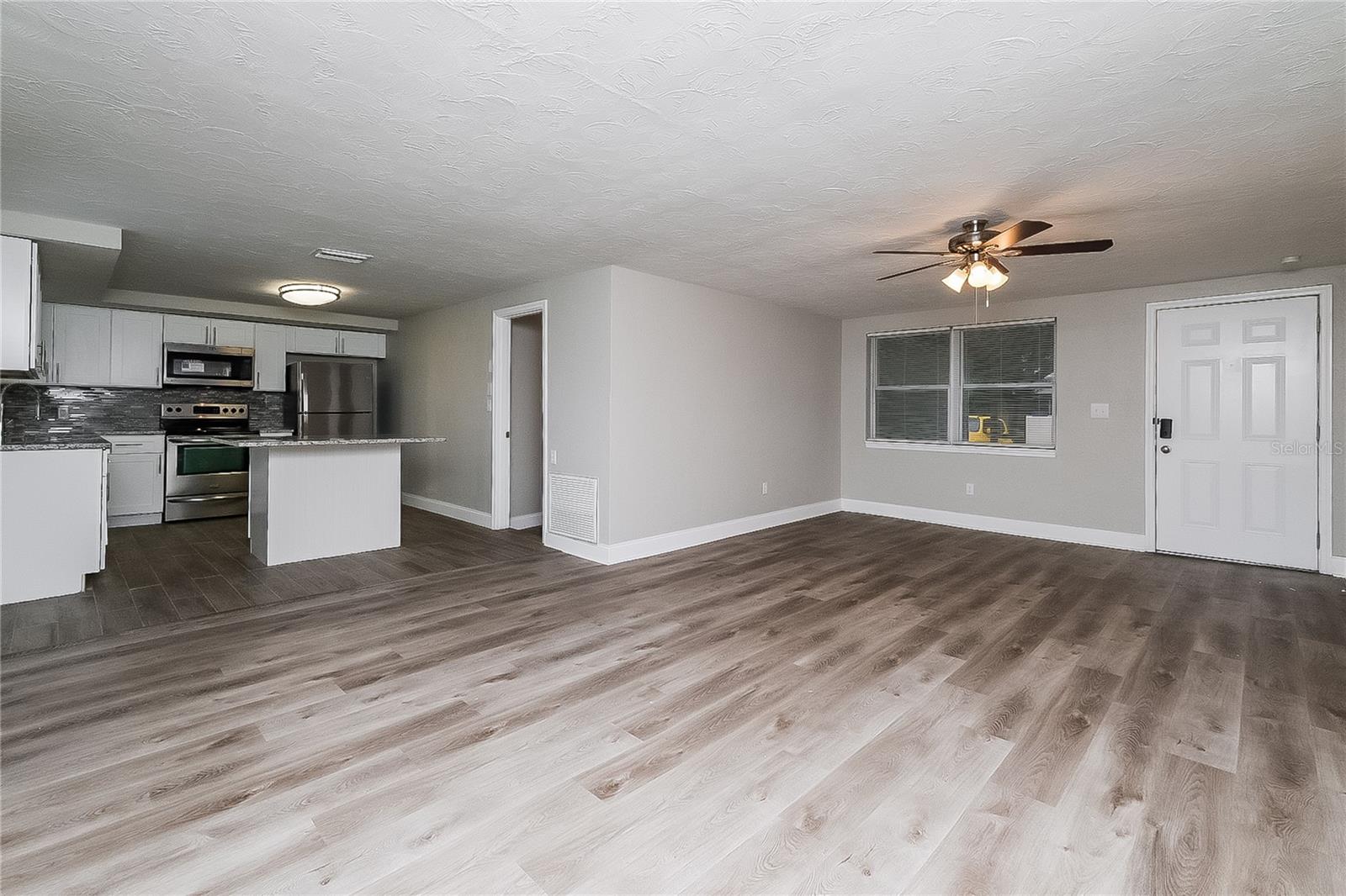 Listing photo id 1 for 6040 7th Avenue