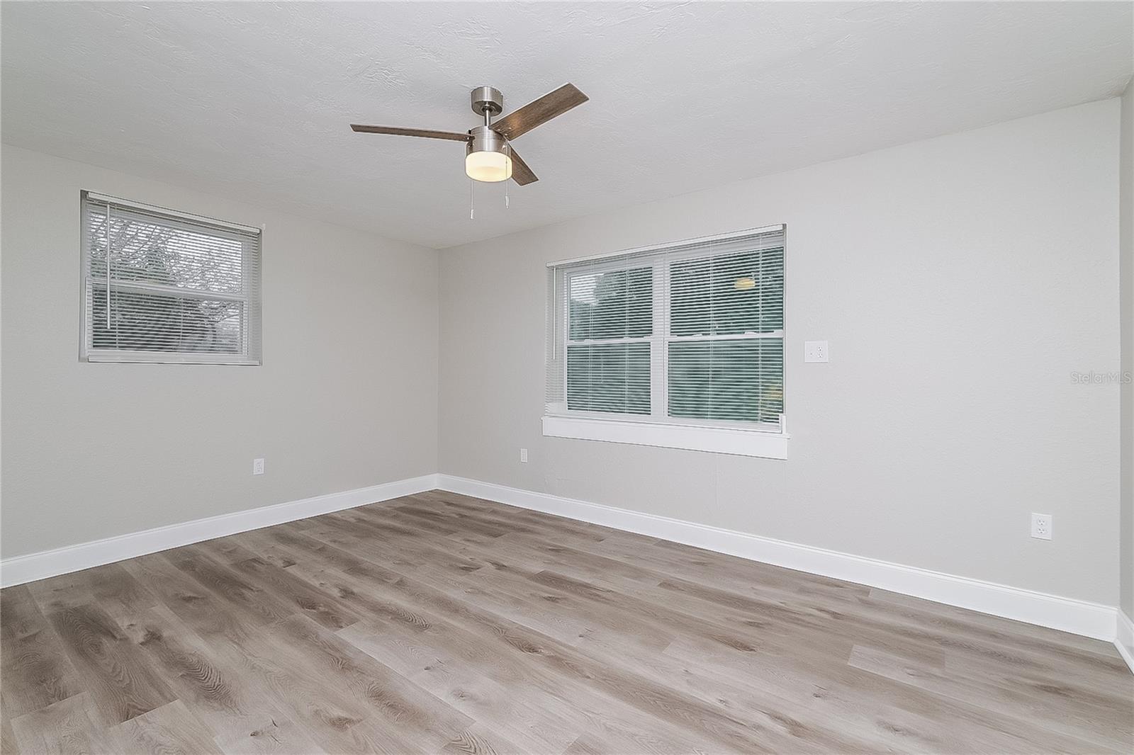 Listing photo id 6 for 6040 7th Avenue