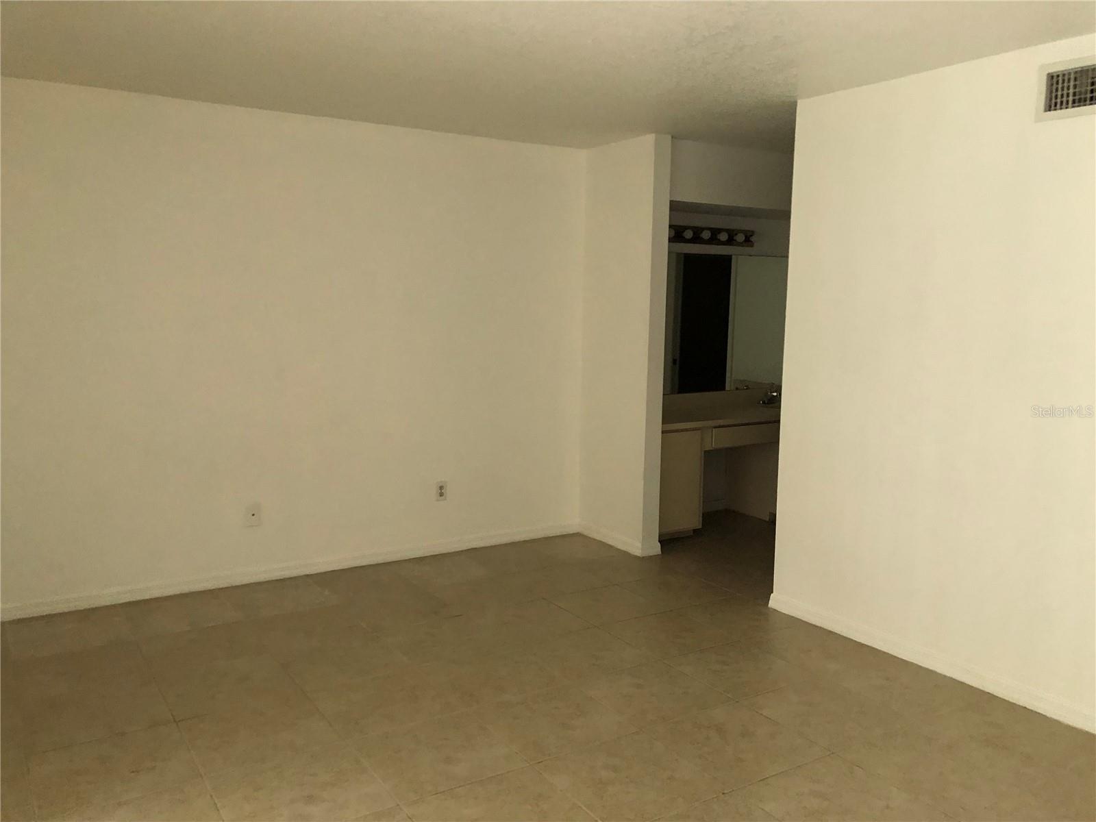 Image 18 of 18 For 1055 Kensington Park Drive 208