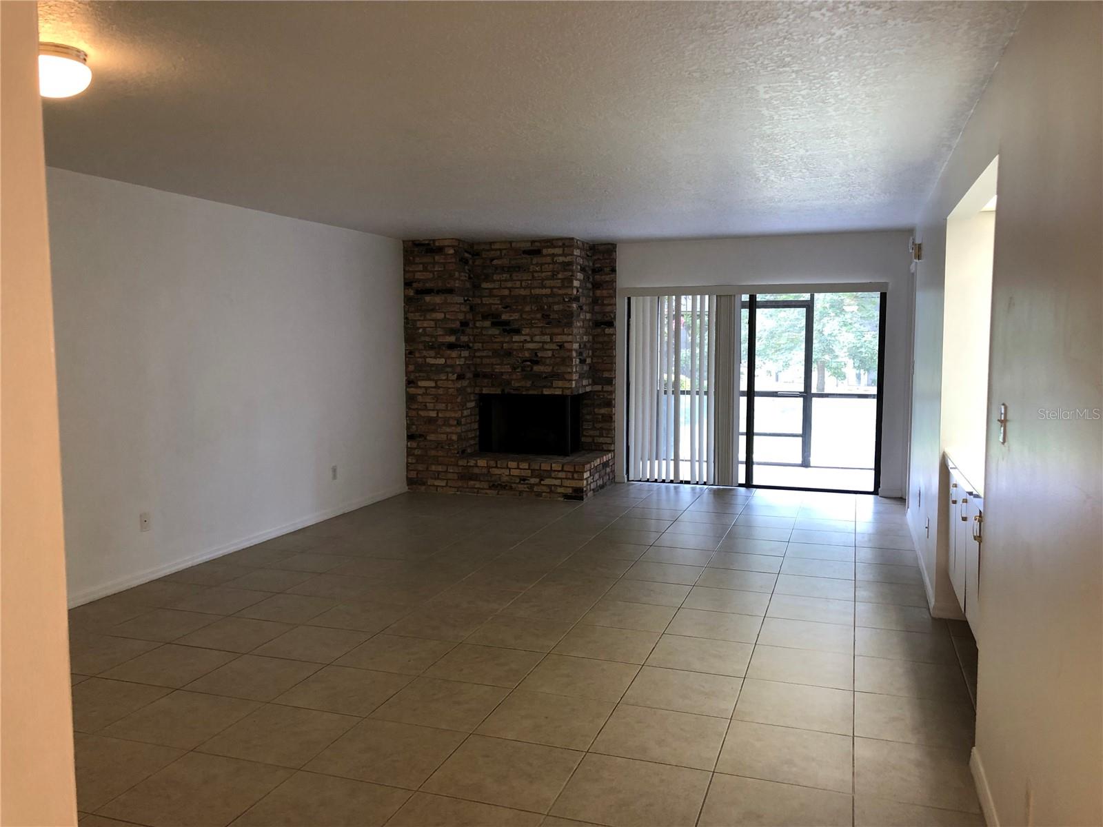 Image 4 of 18 For 1055 Kensington Park Drive 208