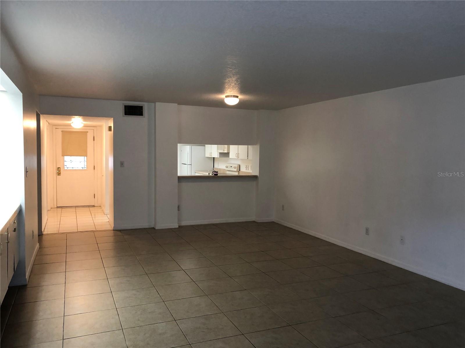 Image 6 of 18 For 1055 Kensington Park Drive 208