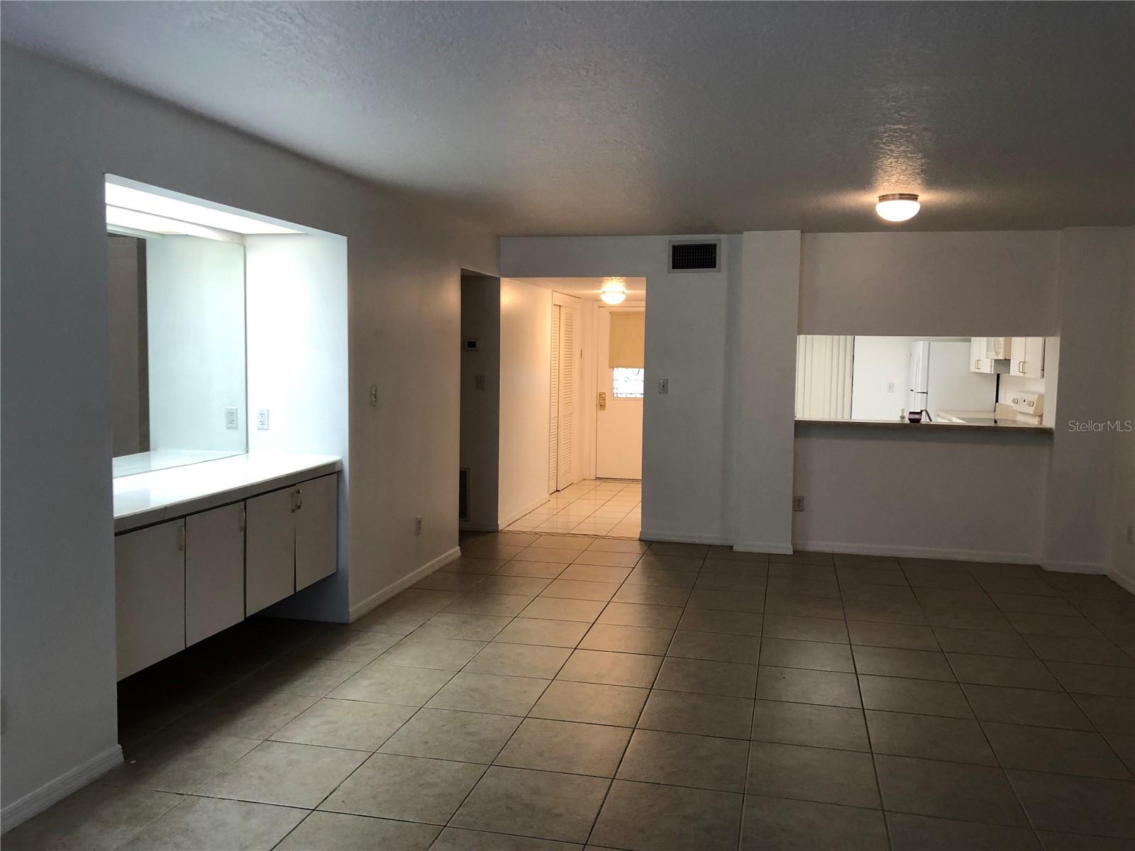 Image 7 of 18 For 1055 Kensington Park Drive 208