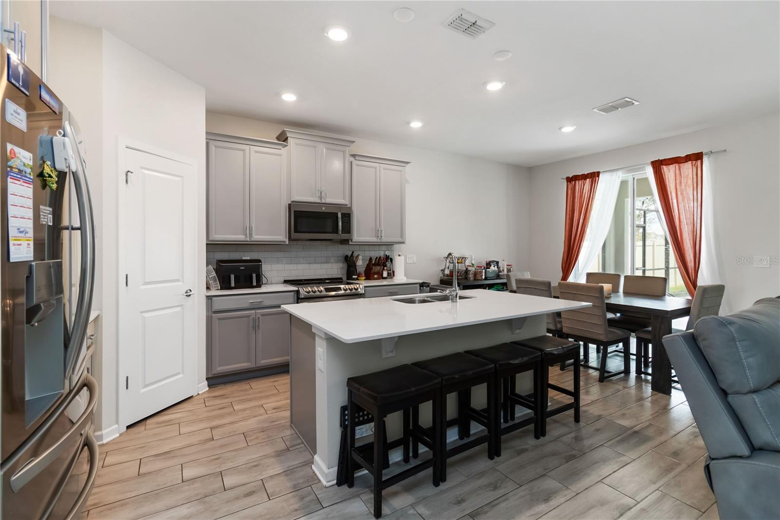 Image 4 of 50 For 5333 Amersham Lane