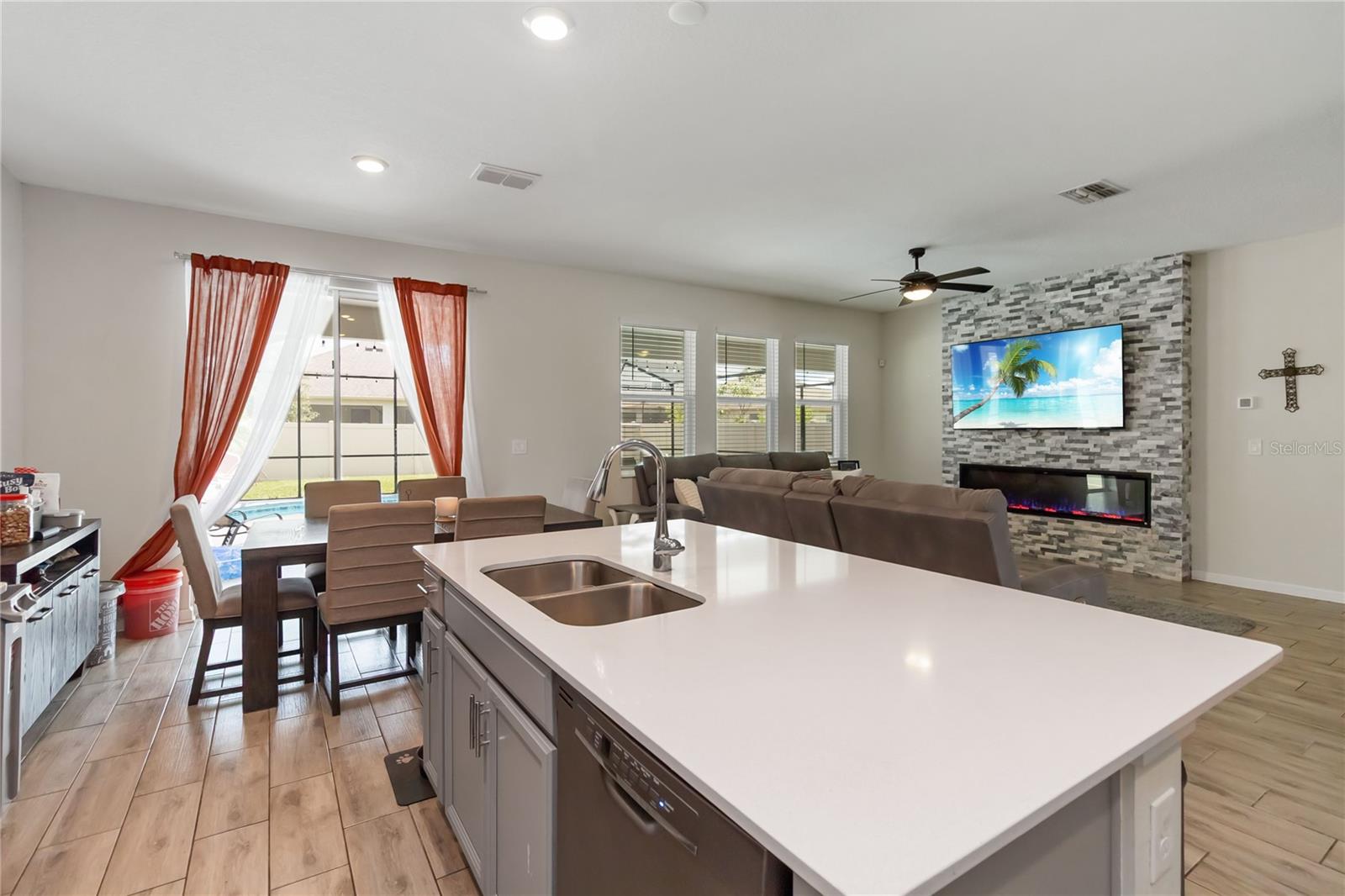 Image 8 of 50 For 5333 Amersham Lane