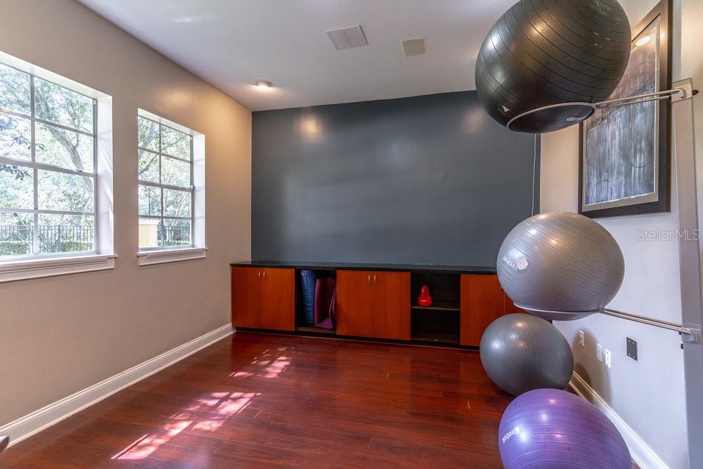 Image 19 of 27 For 8843 Villa View Circle 102