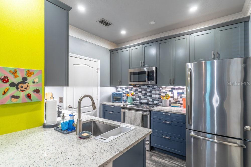 Image 7 of 27 For 8843 Villa View Circle 102