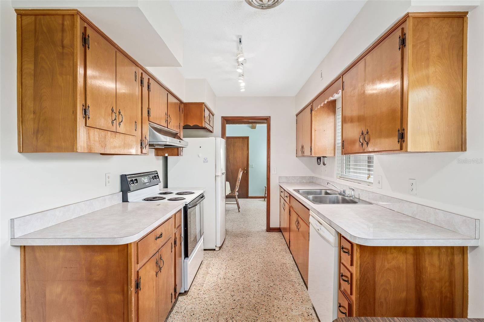 Image 9 of 39 For 3806 Kingsley Avenue