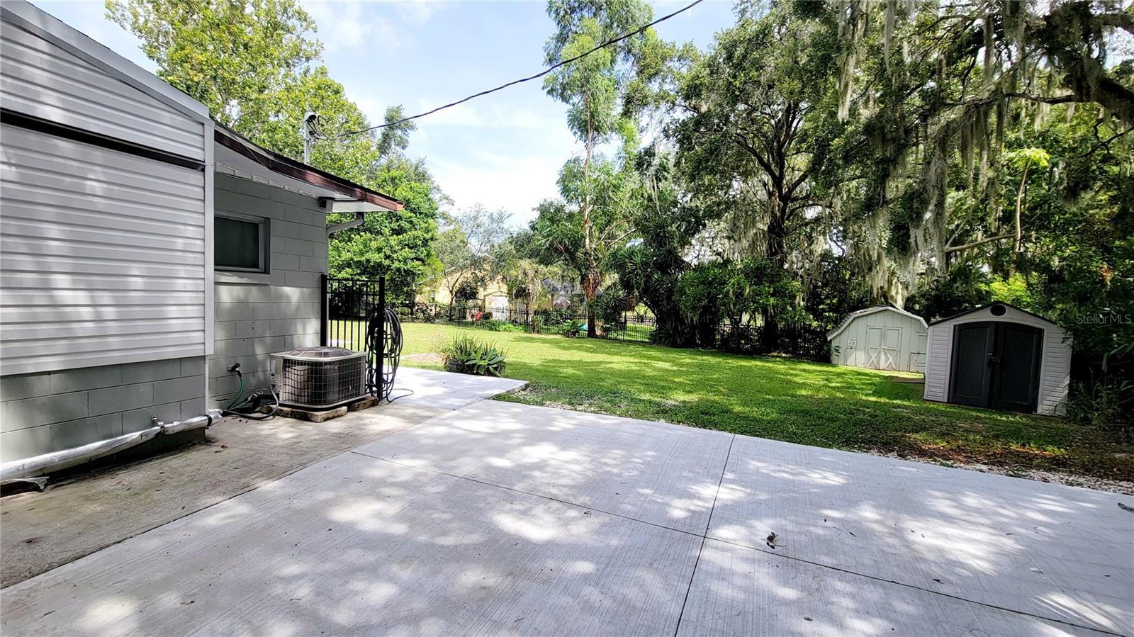 Image 11 of 36 For 1068 Lakeshore Drive