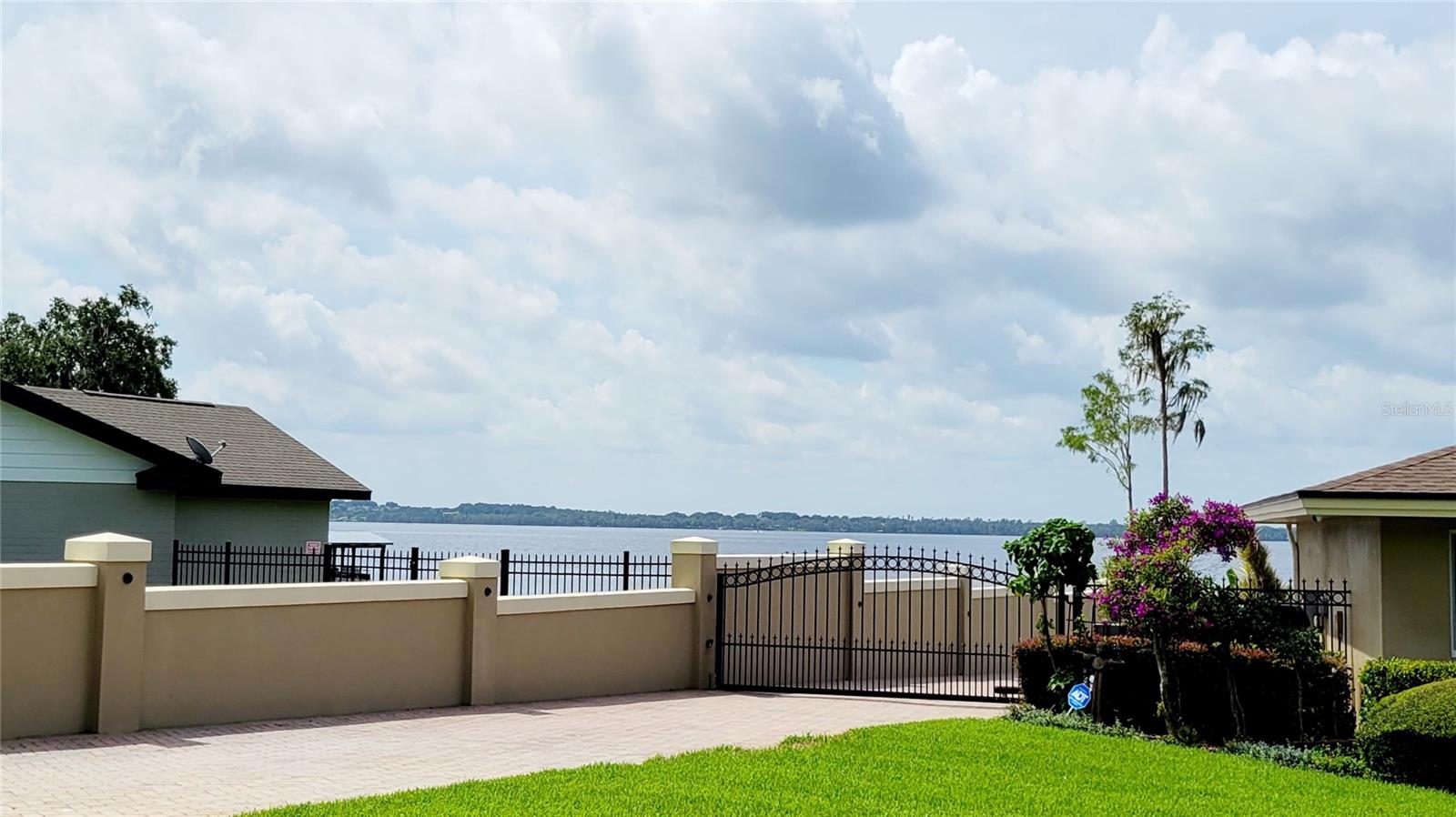 Image 4 of 36 For 1068 Lakeshore Drive