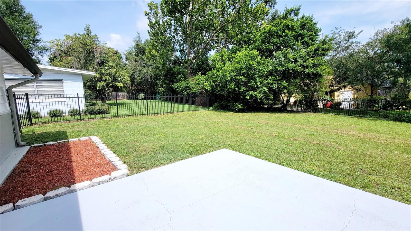 Image 8 of 36 For 1068 Lakeshore Drive