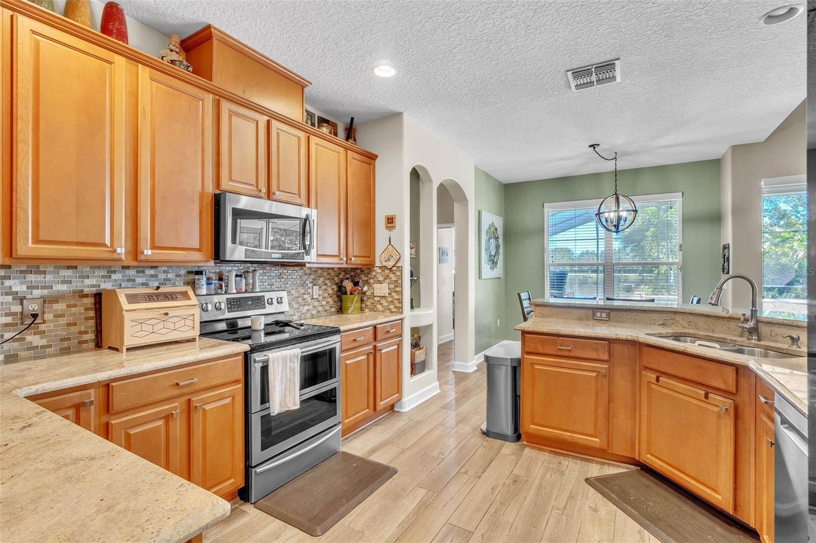 Image 21 of 42 For 9957 Oak Quarry Drive