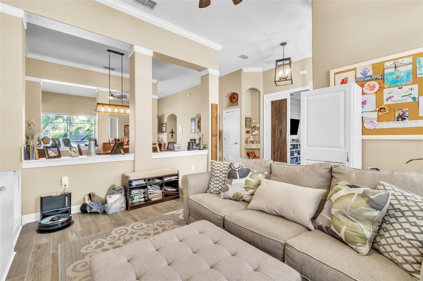 Image 6 of 42 For 9957 Oak Quarry Drive